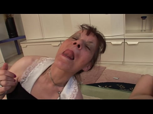 ❤️ Två mormödrar och en farfar har en trekant ❤️ Porno at us