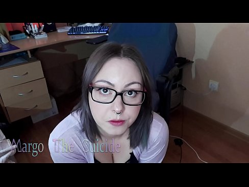 ❤️ Sexig tjej med glasögon suger Dildo djupt på kamera ❤️ Porno at us