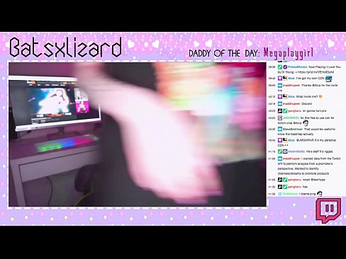 ❤️ GAMER GLÖMDE ATT STÄNGA AV STRÖMMEN OCH SPRUTAR LIVE I SÄNDNING ❤️ Porno at us