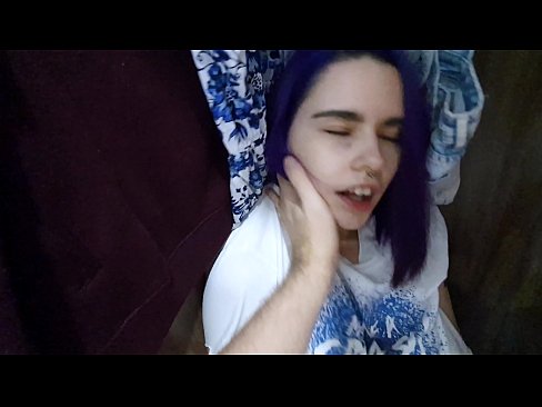 ❤️ Hittade min syster i garderoben och hjälpte henne att komma ❤️ Porno at us